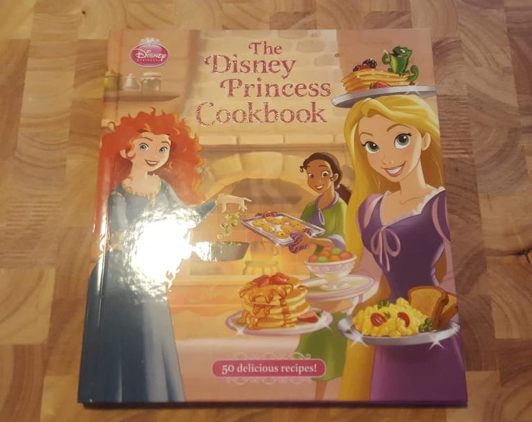 disney princess cookbook cover